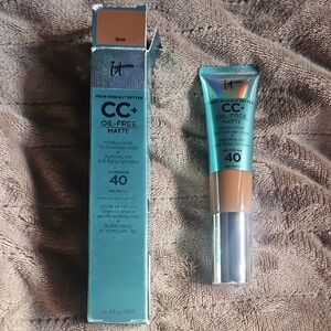 it cosmetics CC+ Oil-Free Matte Full Coverage Cream SPF 40 - Deep (Tan/Brown)